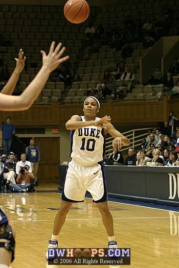 Linsdey Harding makes the entry pass to Alison Bales (2 of 2)