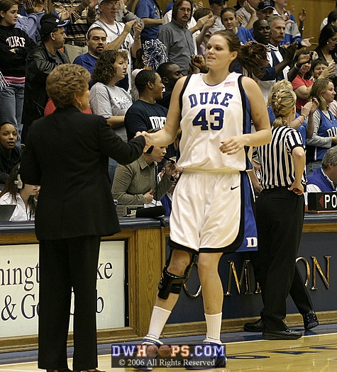 Alison Bales shakes hands with Texas Head Coach Jody Conradt